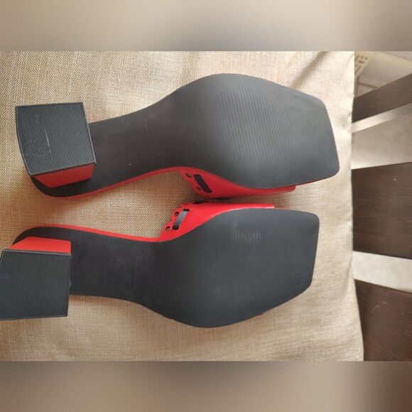 Carlkerida Red Cutout Filigree Block Heel Sandals with Black Bows – Size 8.5 NIB - Picture 7 of 9